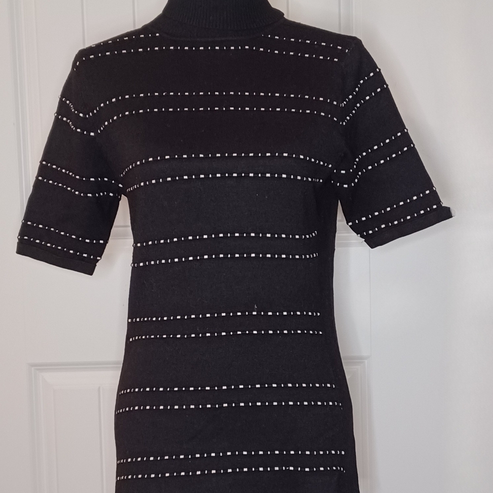 WHITE HOUSE/BLACK MARKET Sweater